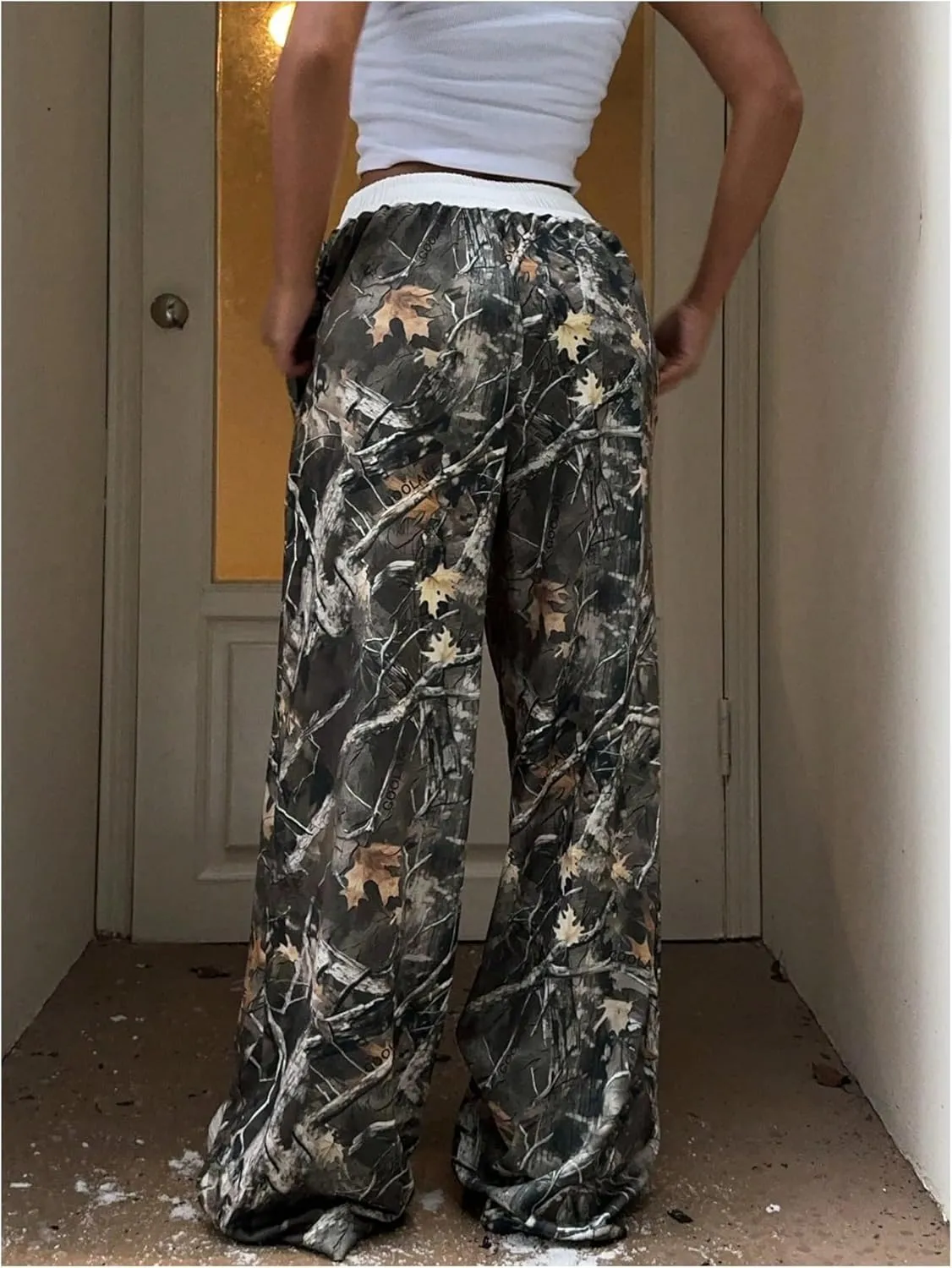 COZYEASE Women's Camo Print Graphic Pants Elastic Waist Wide Leg Sweatpants Streetwear