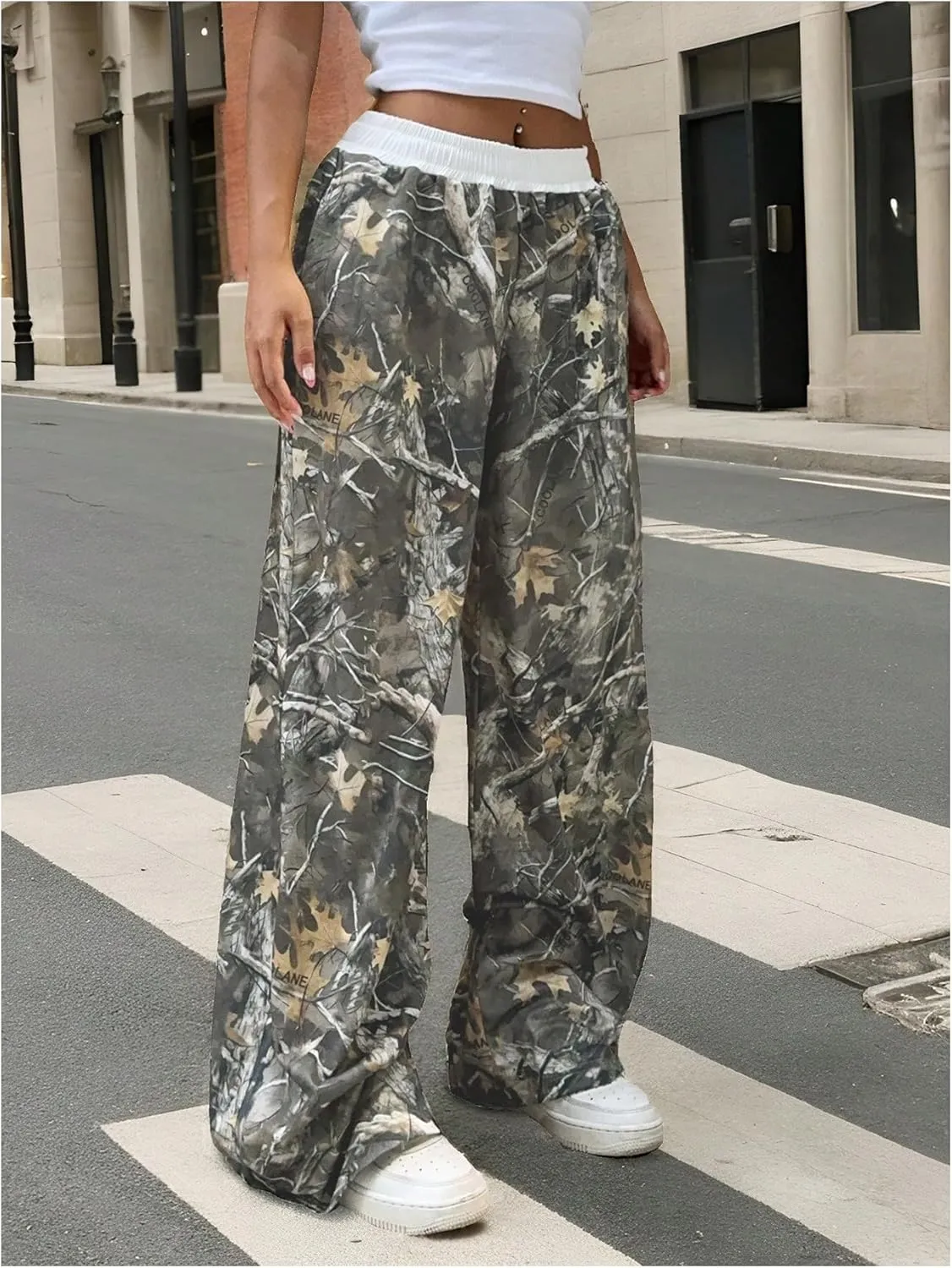 COZYEASE Women's Camo Print Graphic Pants Elastic Waist Wide Leg Sweatpants Streetwear