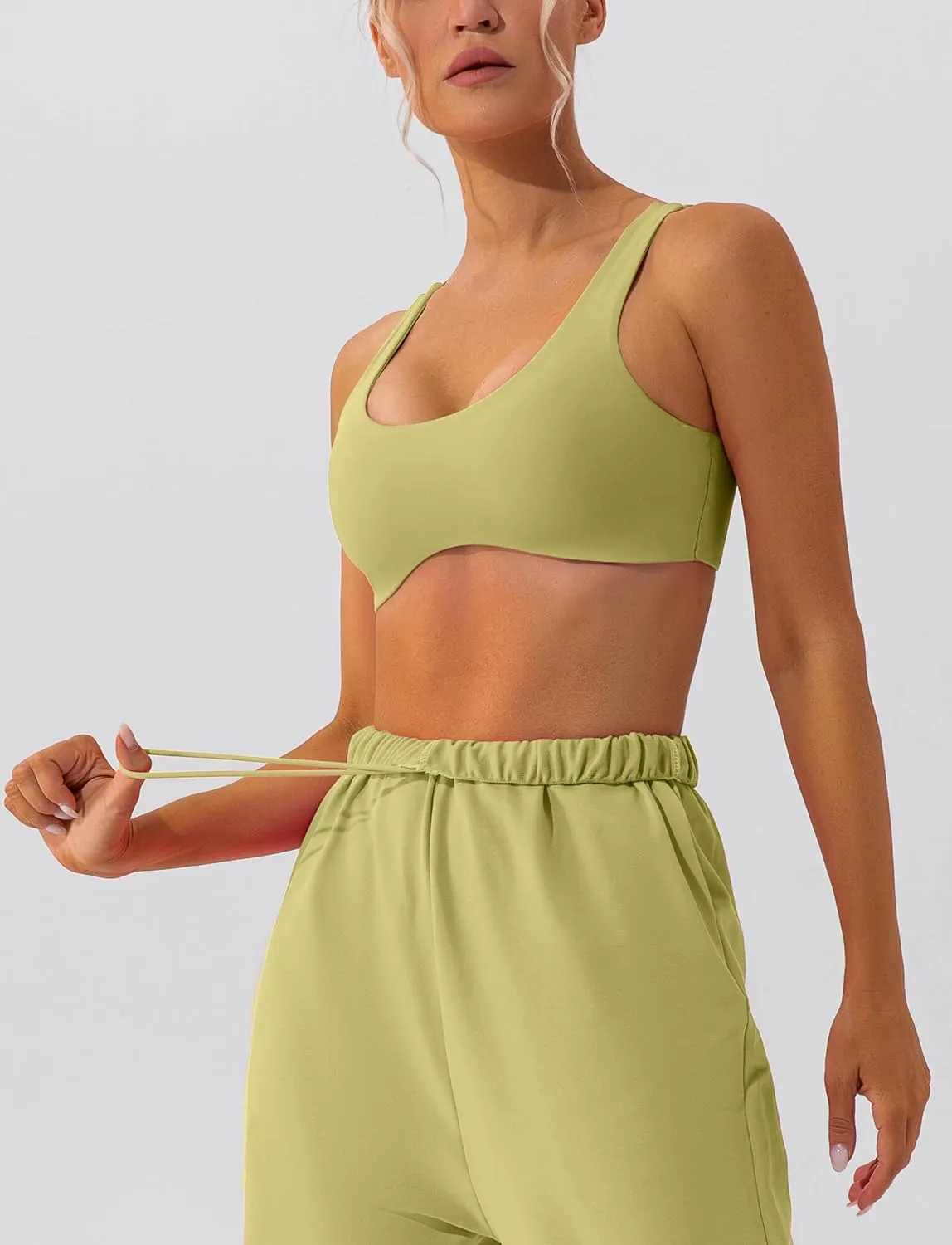 FEOYA Scoop Neck Sexy Sports Bra for Women Padded Low Cut Low Impact Workout Fitness Bra U Back Curved Sculpt Bra