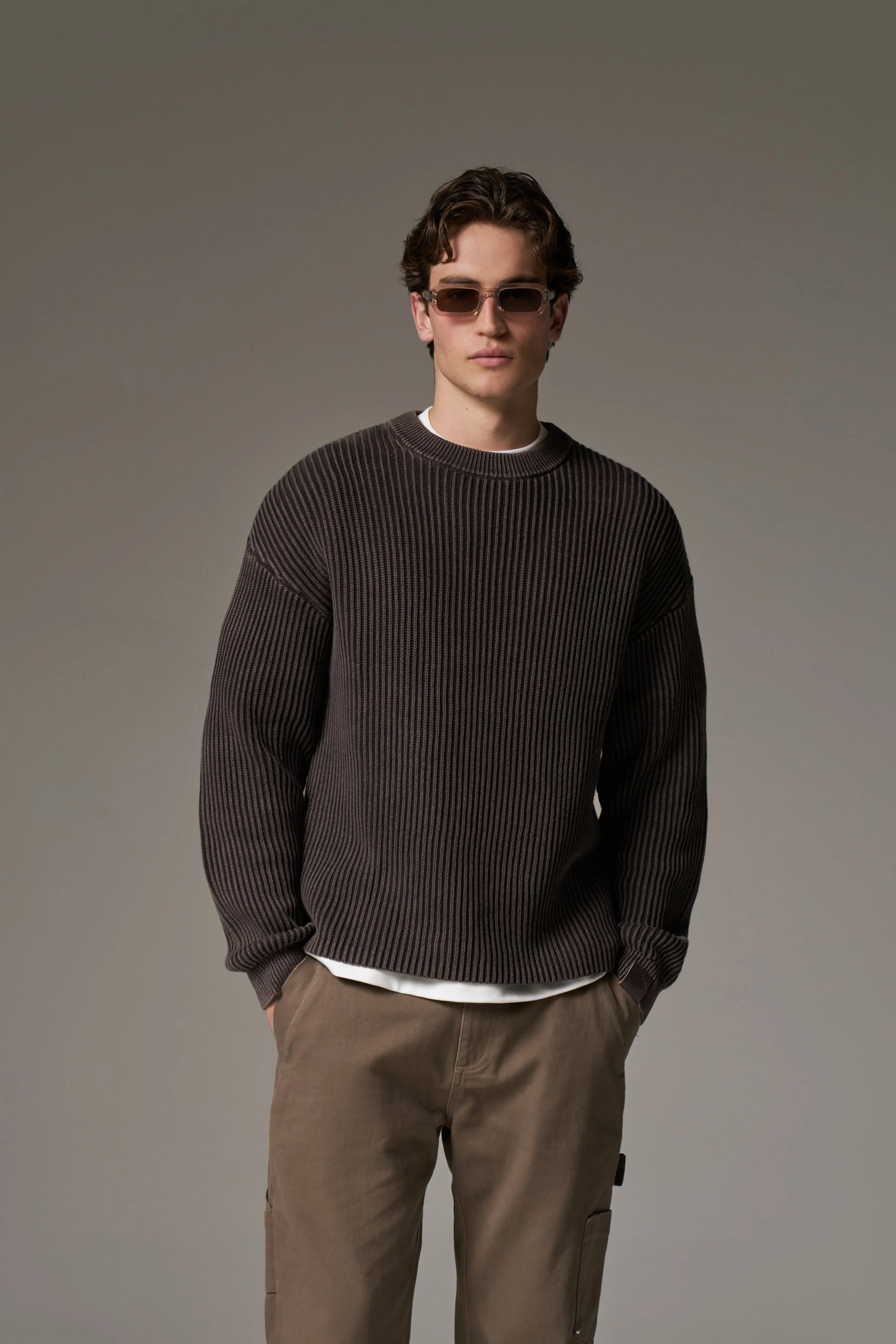 HEAVY WASHED RIBBED KNIT CREW - BROWN