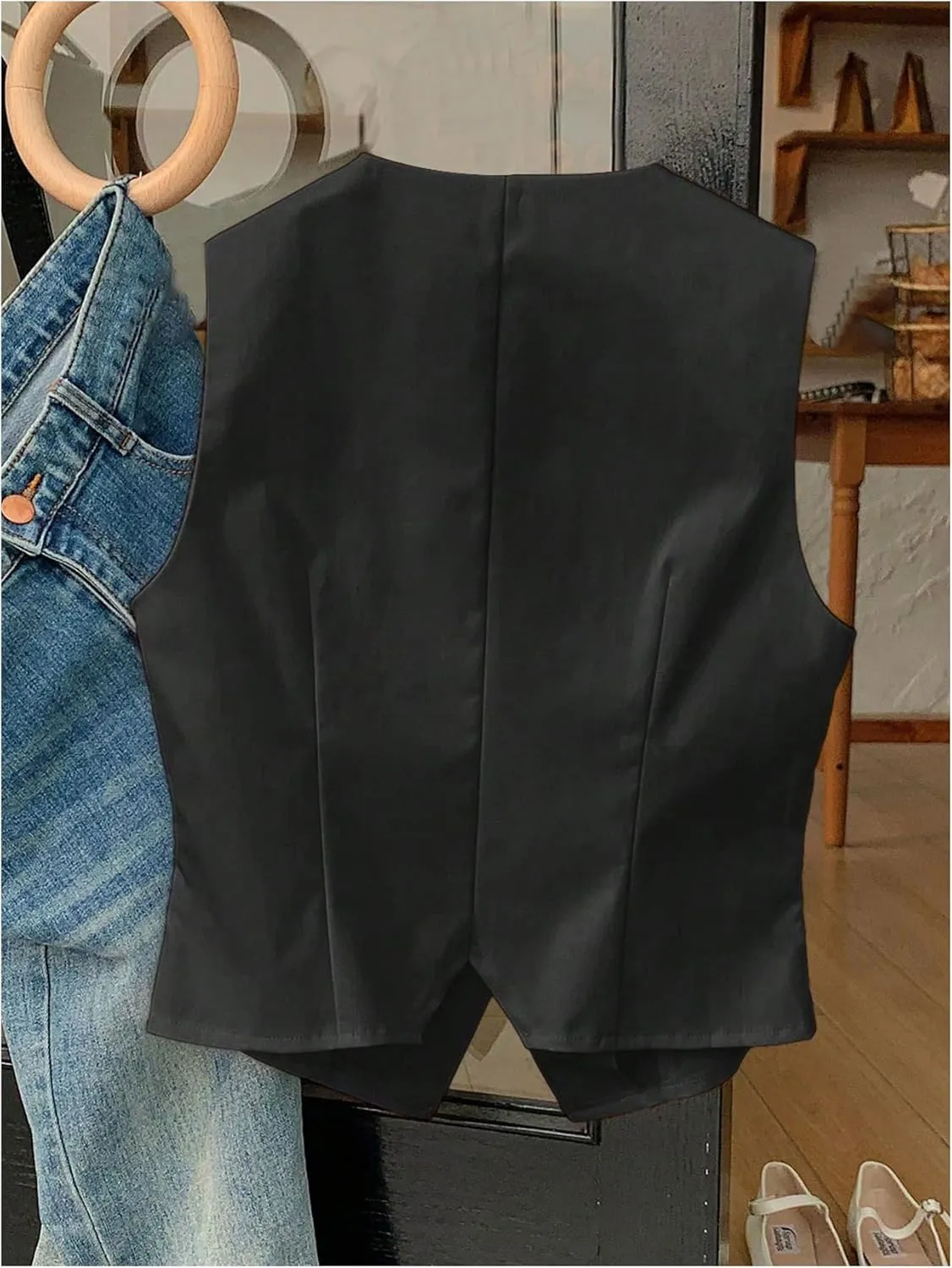 OYOANGLE Women's V Neck Sleeveless Cropped Blazer Jacket Button Down Split Hem Business Dressy Waistcoat