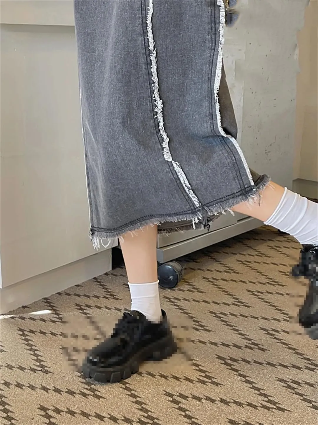 Women's High Waisted Retro Fringed Denim Skirt with Pockets Casual Buttoned Asymmetric Midi Skirt